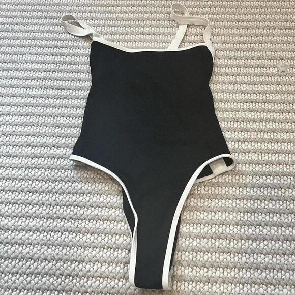 L*SPACE Ribbed Baewatch One Piece Swimsuit - Picture 5 of 7
